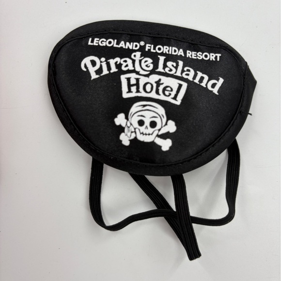 Pirate Island Hotel Bandanas Set - Picture 2 of 2